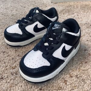 Toddler Black and White Nike Dunk Low. Size 6C